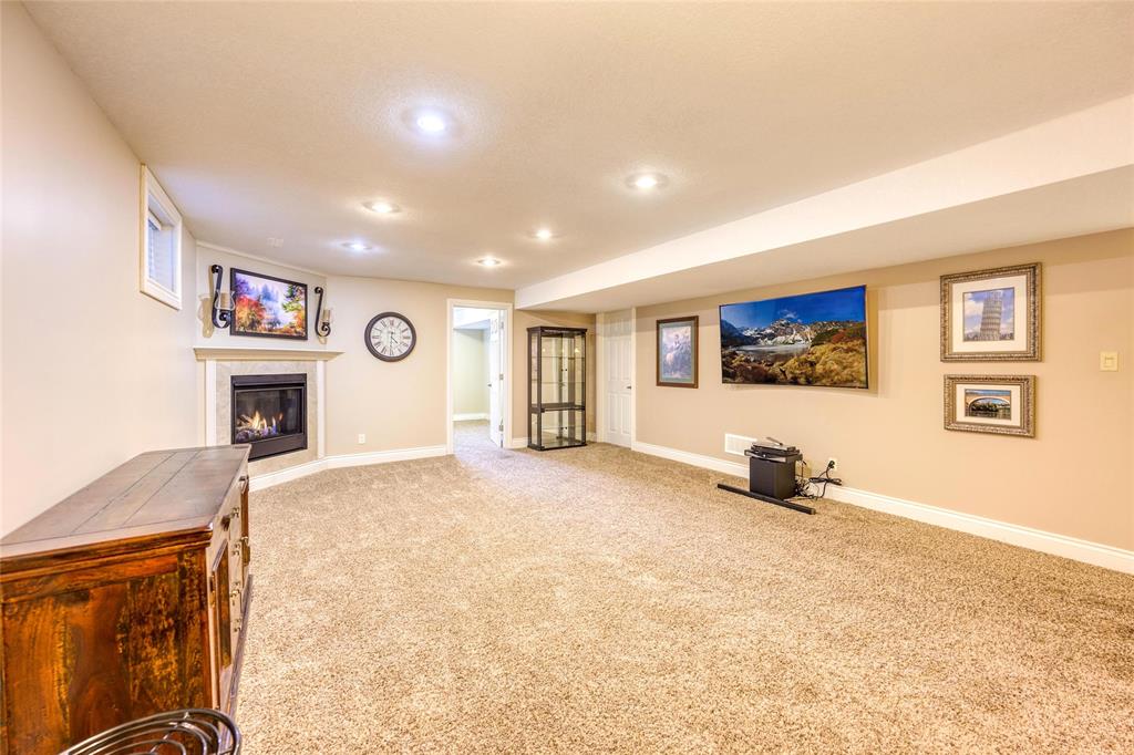 6747 ST ANDREWS Circle, Plympton-Wyoming, Ontario, Canada
