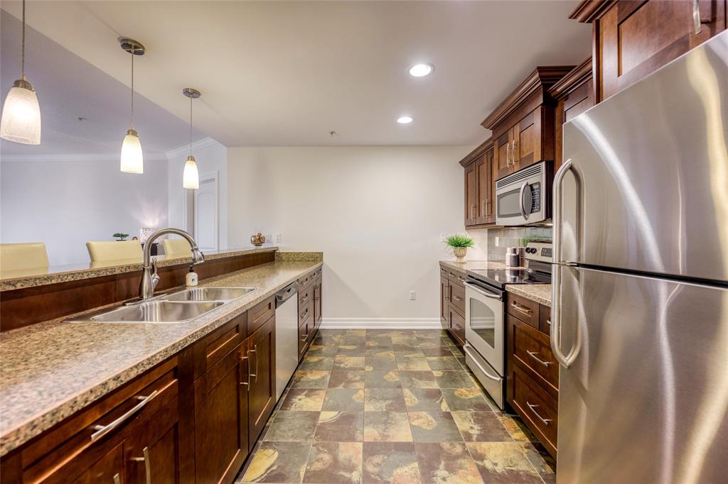 1550 VENETIAN Boulevard Unit# 206, Point Edward, Ontario, Canada