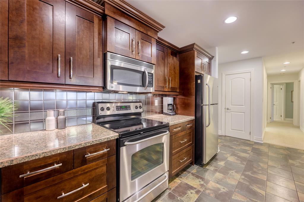 1550 VENETIAN Boulevard Unit# 206, Point Edward, Ontario, Canada