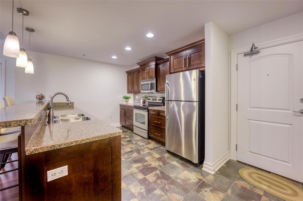 1550 VENETIAN Boulevard Unit# 206, Point Edward, Ontario, Canada