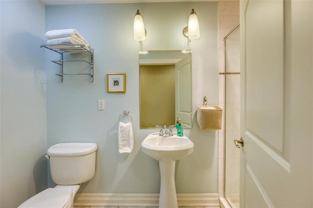 1550 VENETIAN Boulevard Unit# 206, Point Edward, Ontario, Canada