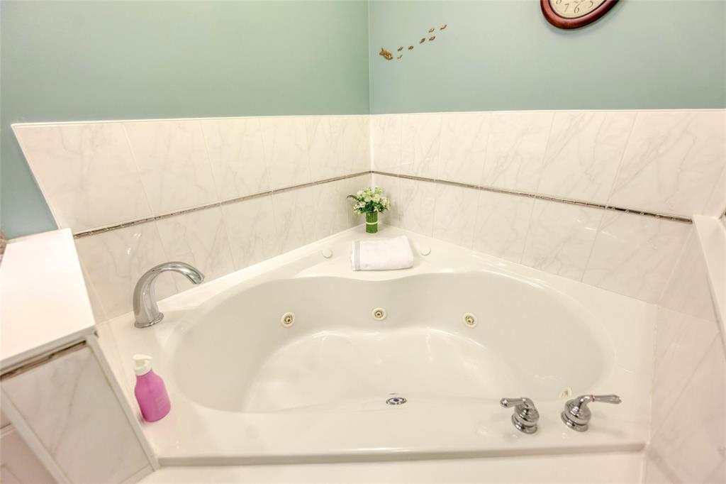 1550 VENETIAN Boulevard Unit# 206, Point Edward, Ontario, Canada
