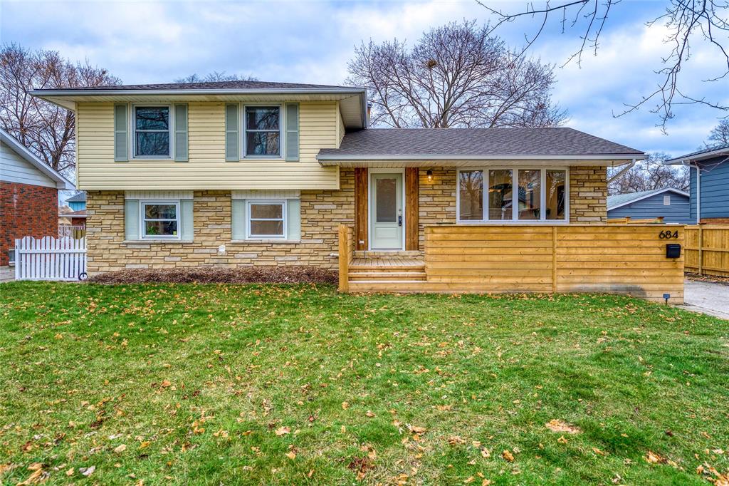 684 AMESBURY Court, Sarnia, Ontario, Canada