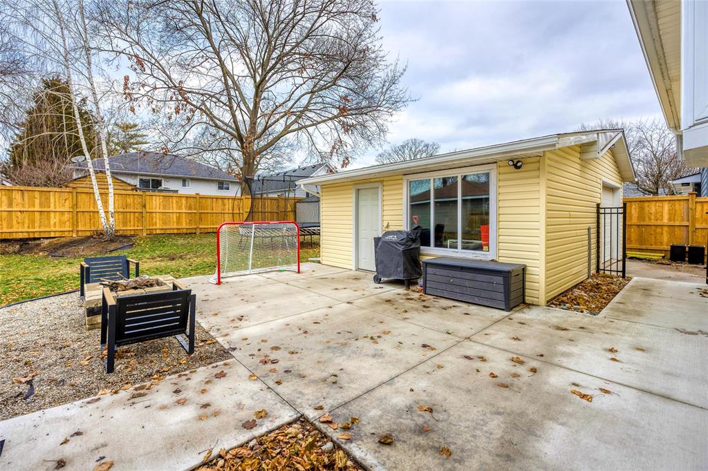 684 AMESBURY Court, Sarnia, Ontario, Canada
