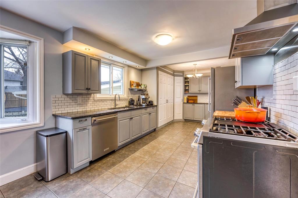 684 AMESBURY Court, Sarnia, Ontario, Canada