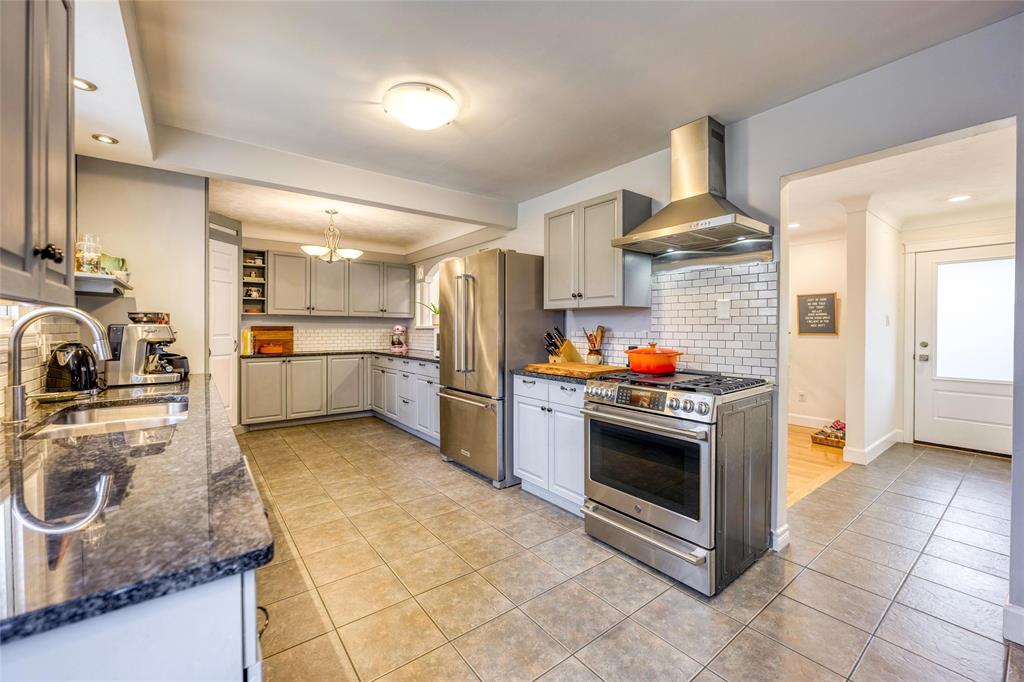684 AMESBURY Court, Sarnia, Ontario, Canada
