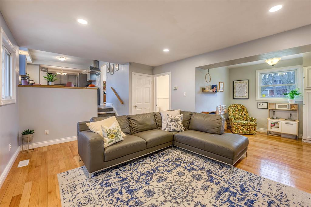 684 AMESBURY Court, Sarnia, Ontario, Canada