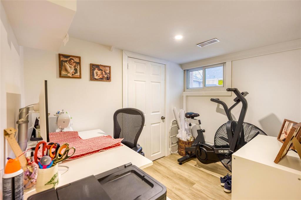 684 AMESBURY Court, Sarnia, Ontario, Canada
