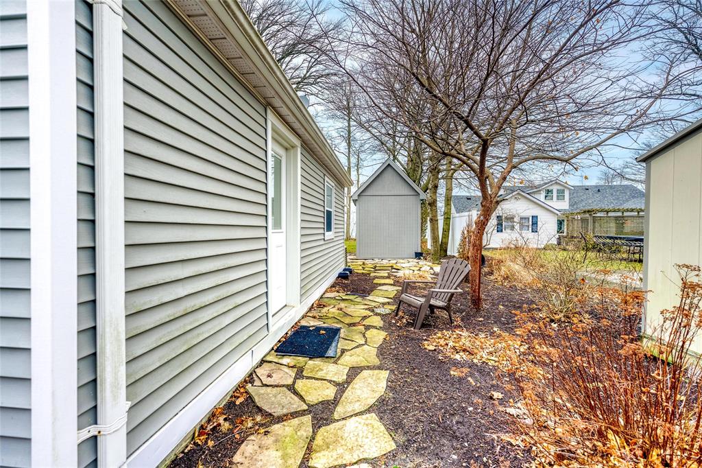 3182 DANA Street, Plympton-Wyoming, Ontario, Canada