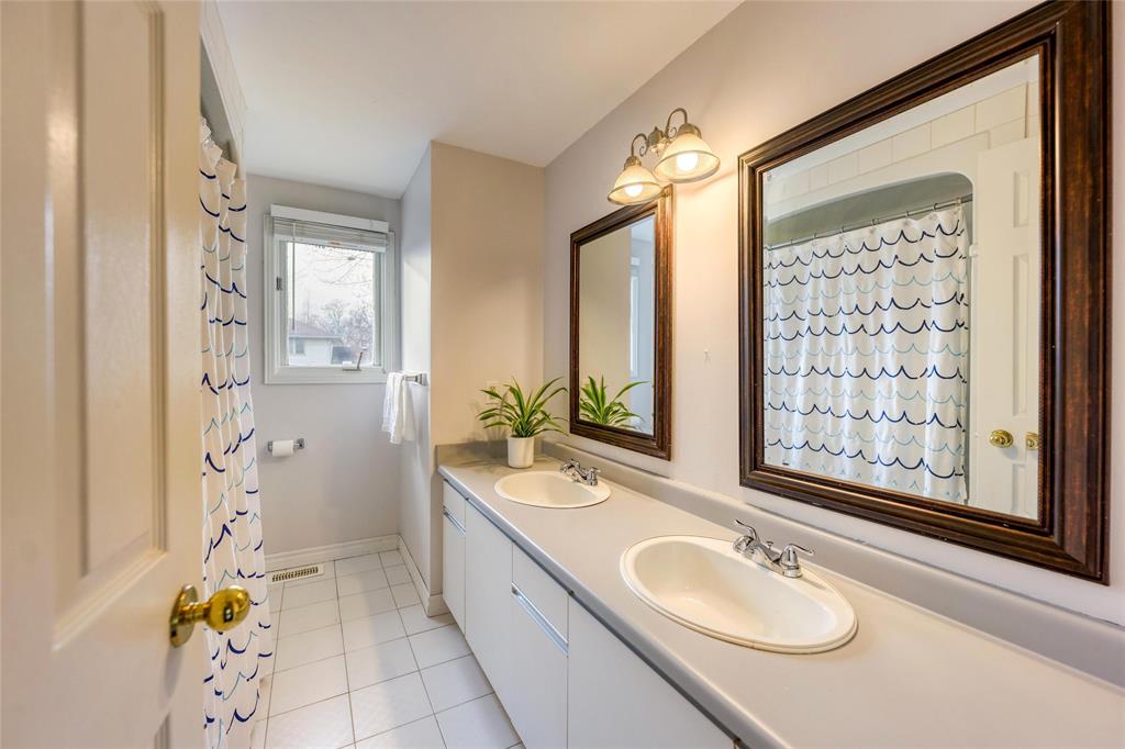 2374 SCHAFER Court, Sarnia, Ontario, Canada