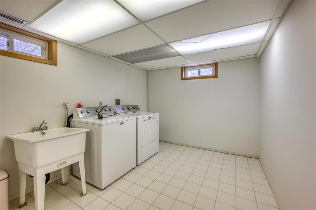 1566 HOWSTON Avenue, Sarnia, Ontario, Canada