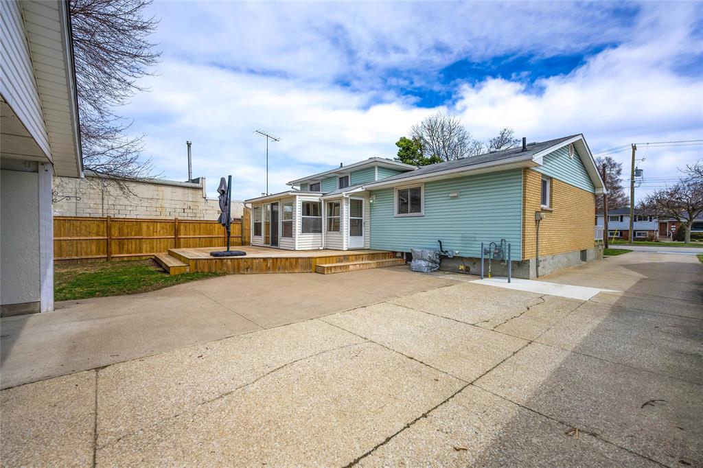 1541 COLBORNE Road, Sarnia, Ontario, Canada