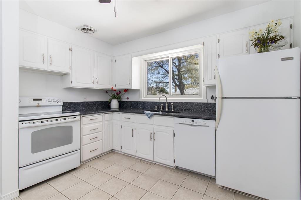 1940 KENWICK Street, Sarnia, Ontario, Canada