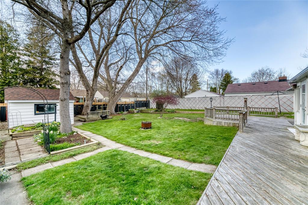 886 RETLAW Drive, Sarnia, Ontario, Canada
