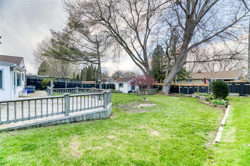 886 RETLAW Drive, Sarnia, Ontario, Canada