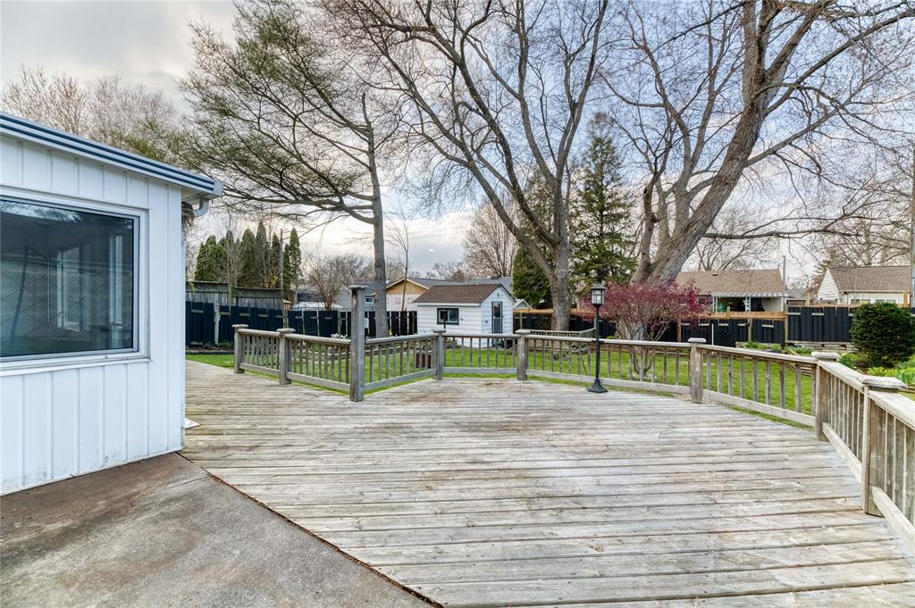 886 RETLAW Drive, Sarnia, Ontario, Canada