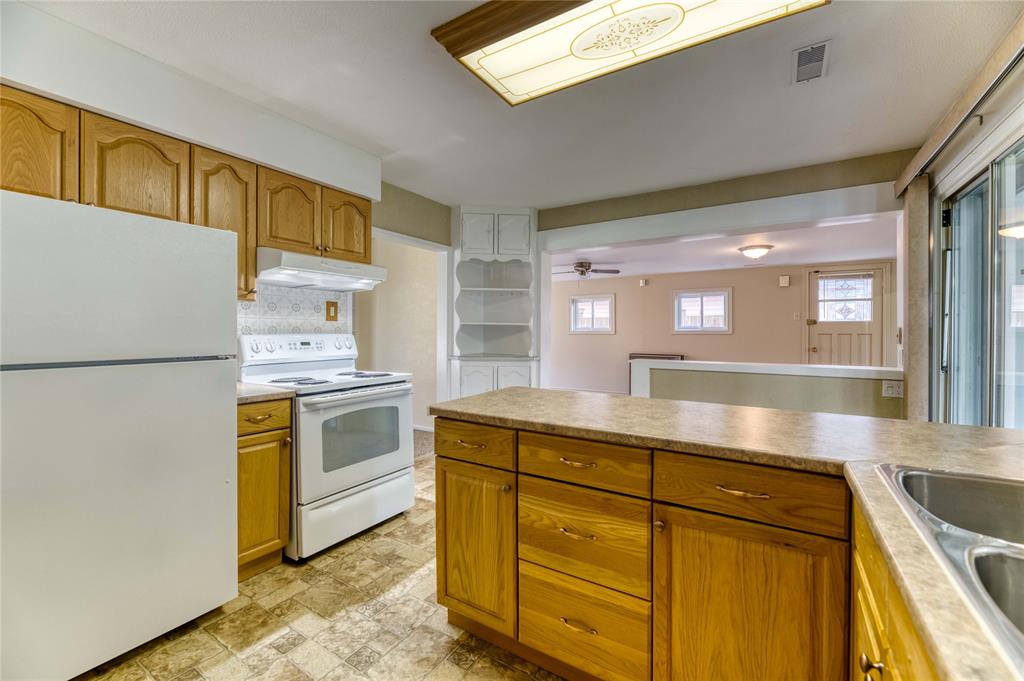 886 RETLAW Drive, Sarnia, Ontario, Canada
