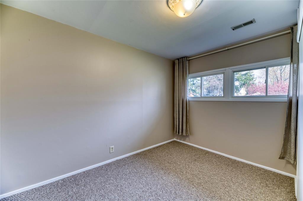 886 RETLAW Drive, Sarnia, Ontario, Canada