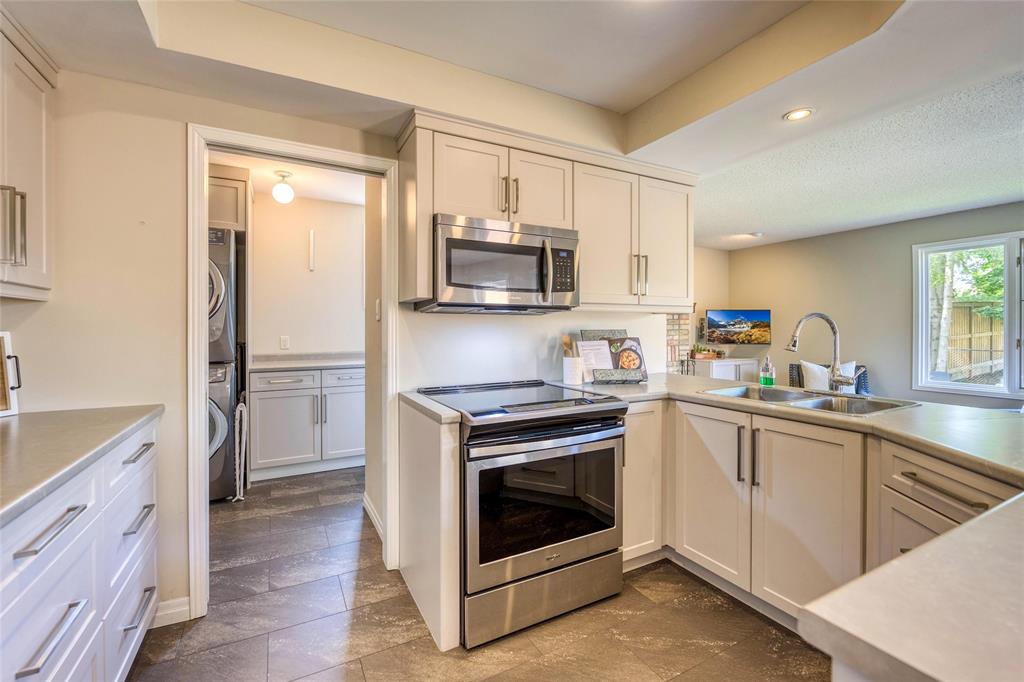 1711 TRINITY Crescent, Sarnia, Ontario, Canada