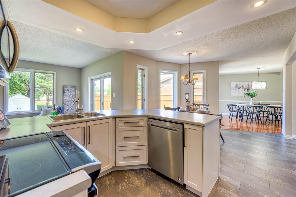 1711 TRINITY Crescent, Sarnia, Ontario, Canada