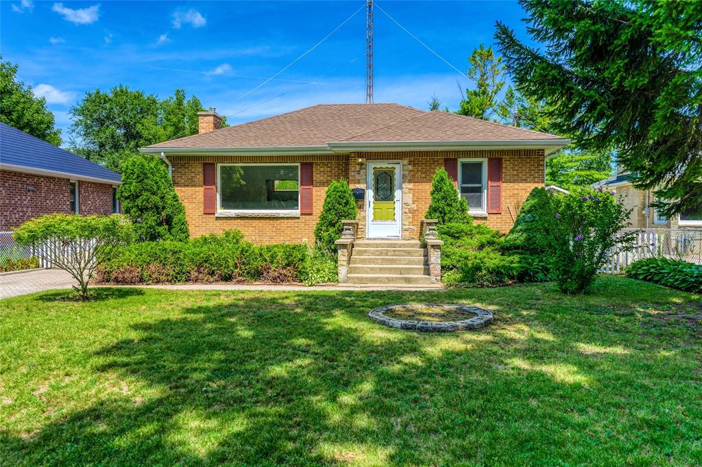 516 HOLLYWOOD Place, Sarnia, Ontario, Canada