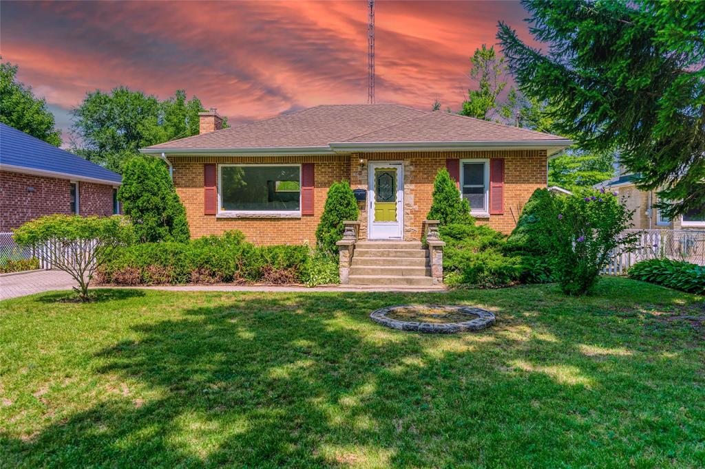 516 HOLLYWOOD Place, Sarnia, Ontario, Canada