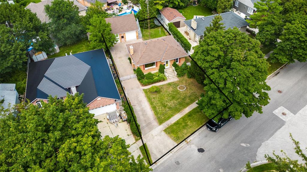 516 HOLLYWOOD Place, Sarnia, Ontario, Canada