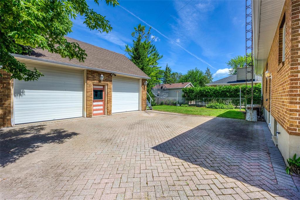 516 HOLLYWOOD Place, Sarnia, Ontario, Canada