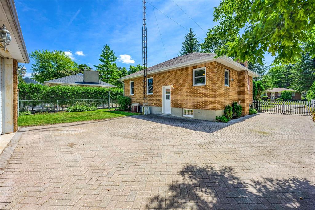 516 HOLLYWOOD Place, Sarnia, Ontario, Canada