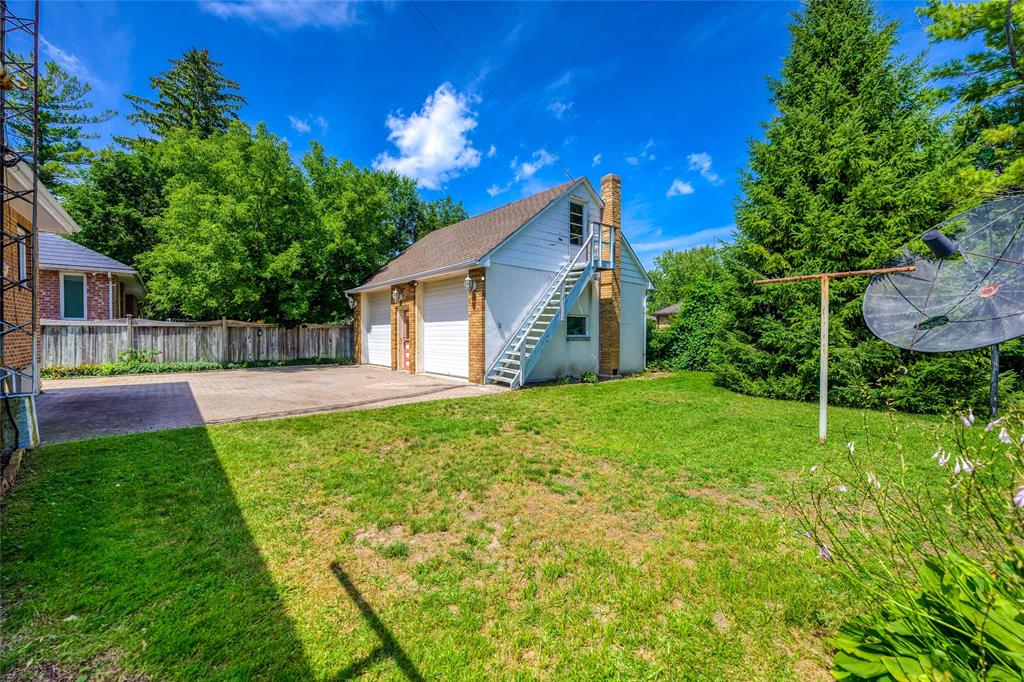 516 HOLLYWOOD Place, Sarnia, Ontario, Canada