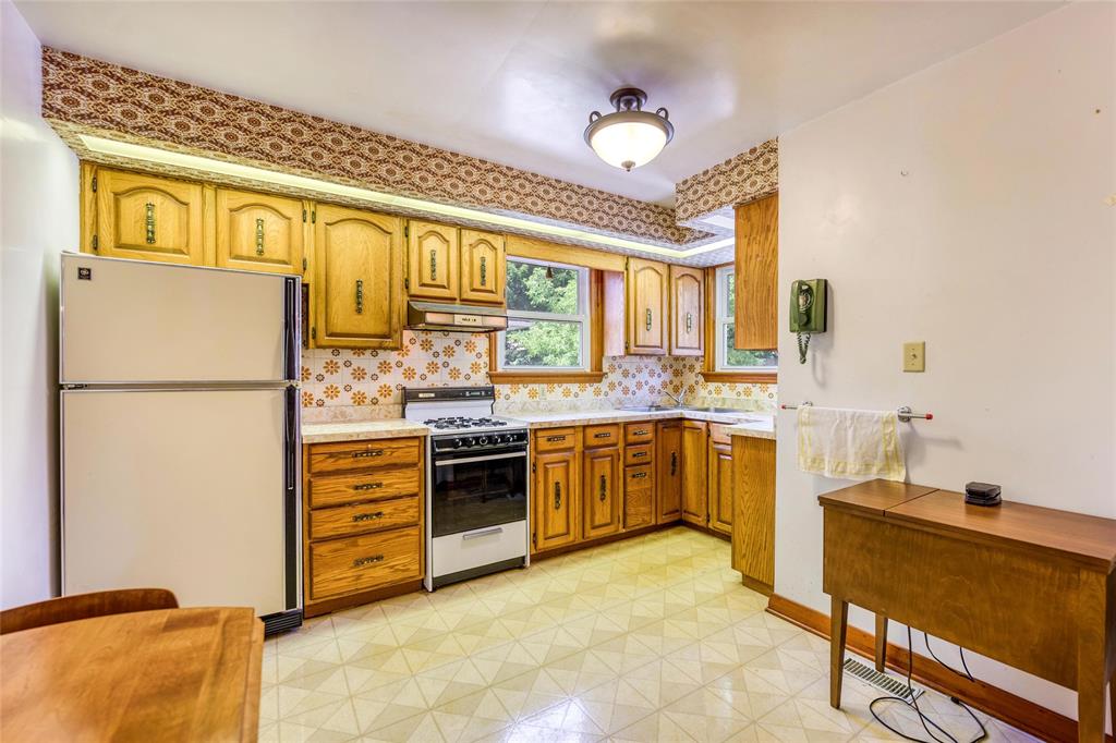 516 HOLLYWOOD Place, Sarnia, Ontario, Canada