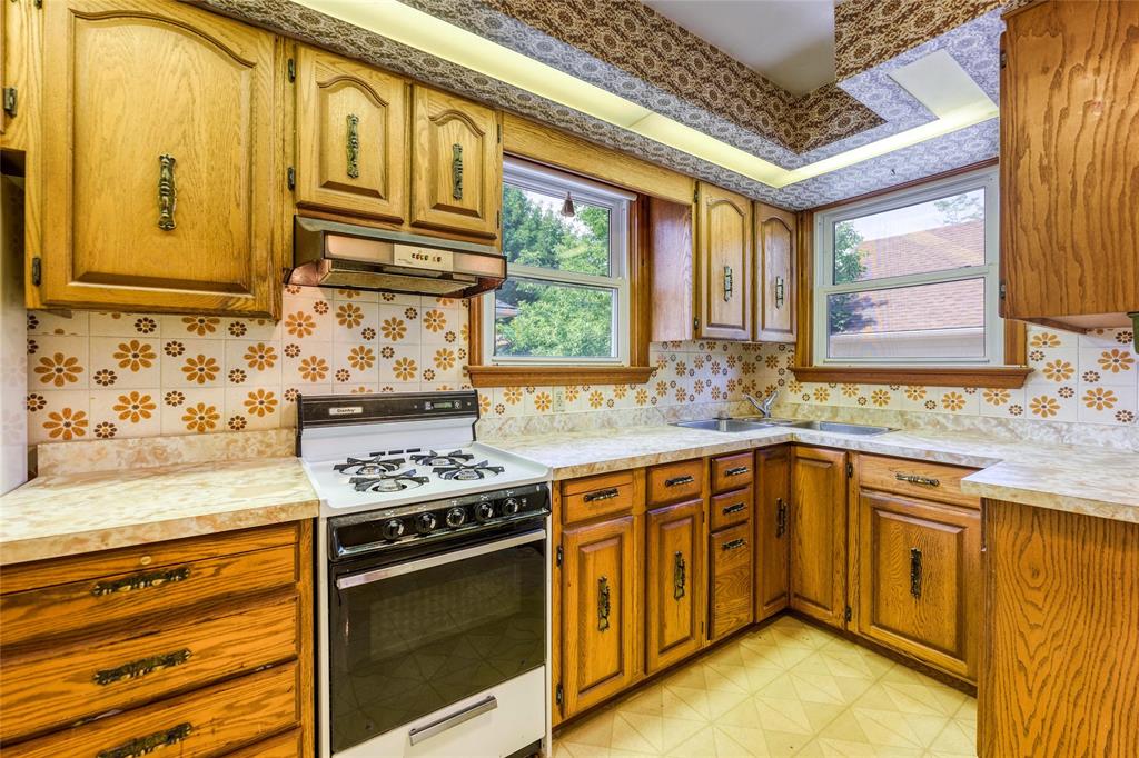516 HOLLYWOOD Place, Sarnia, Ontario, Canada