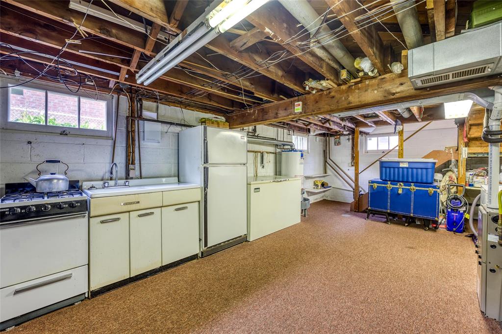 516 HOLLYWOOD Place, Sarnia, Ontario, Canada