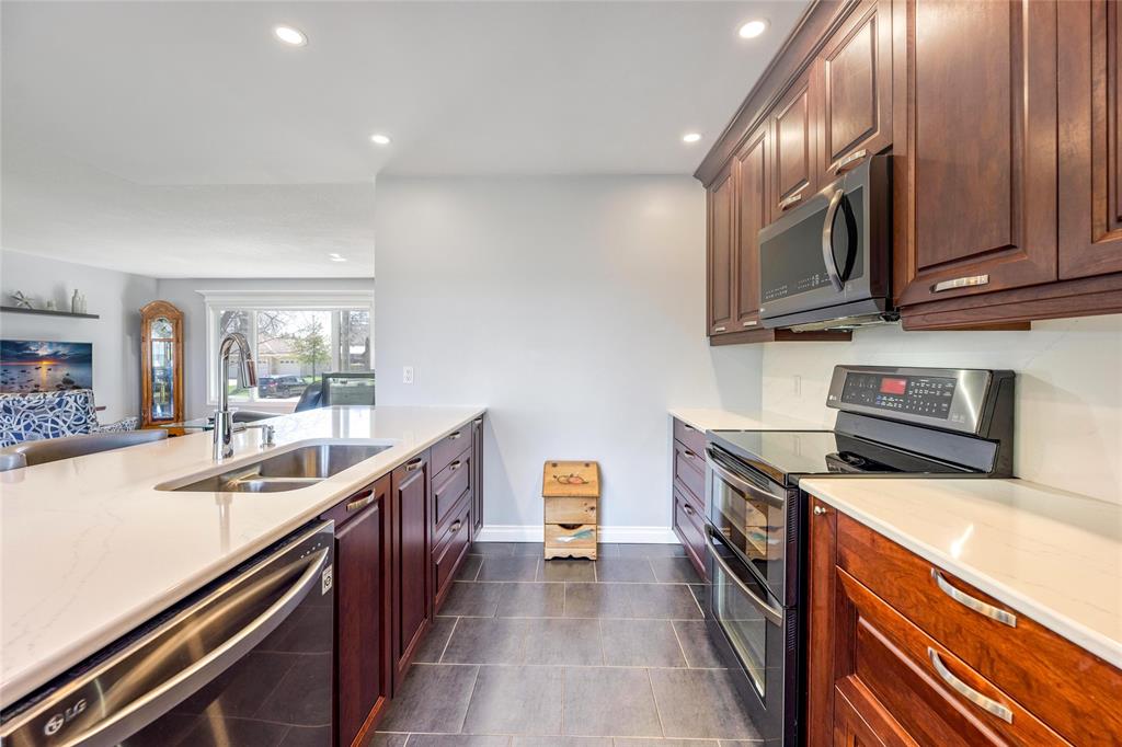 3228 DEVONSHIRE Road, Sarnia, Ontario, Canada