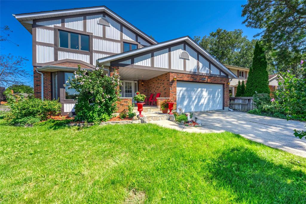402 TWIN LAKES Drive, Sarnia, Ontario, Canada photo 1