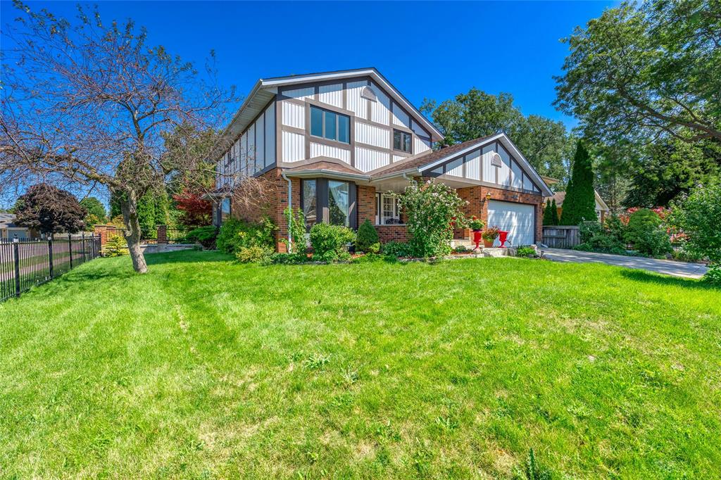 402 TWIN LAKES Drive, Sarnia, Ontario, Canada photo 4