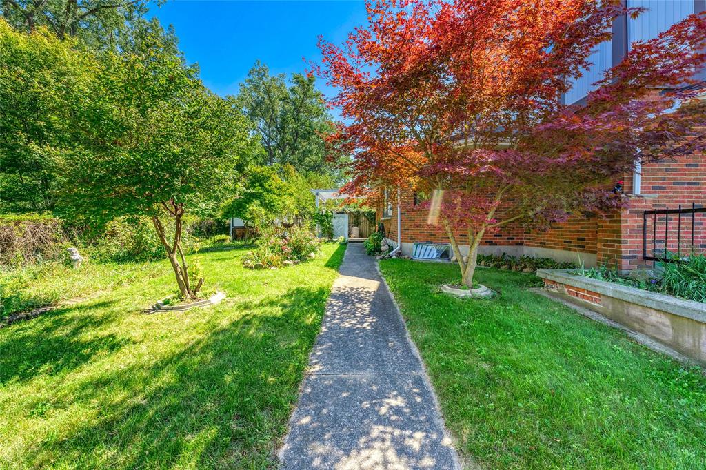 402 TWIN LAKES Drive, Sarnia, Ontario, Canada photo 8