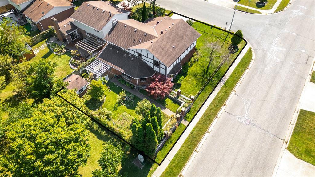 402 TWIN LAKES Drive, Sarnia, Ontario, Canada photo 9