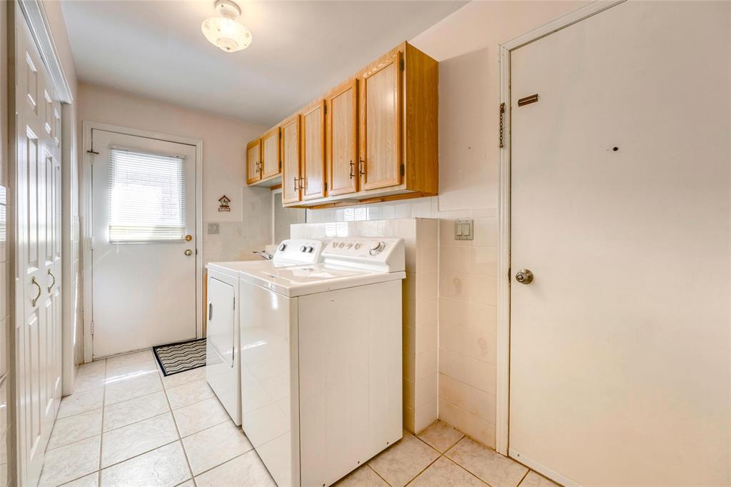 402 TWIN LAKES Drive, Sarnia, Ontario, Canada photo 25