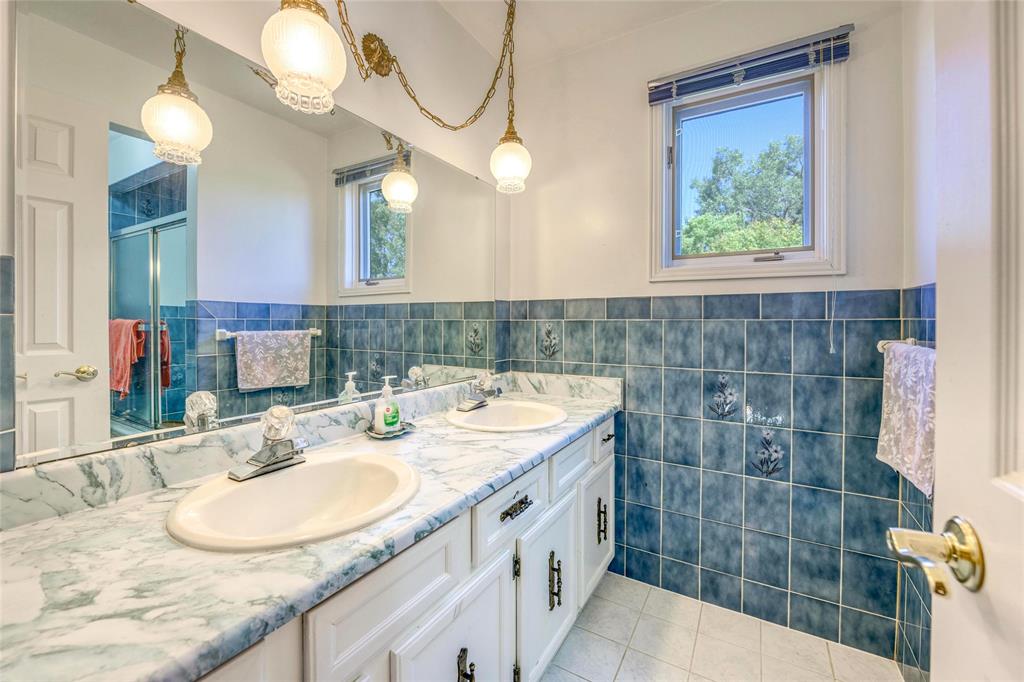 402 TWIN LAKES Drive, Sarnia, Ontario, Canada photo 33