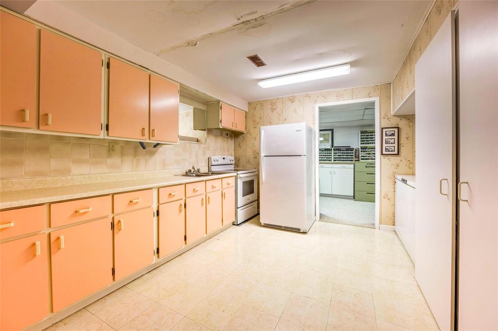 402 TWIN LAKES Drive, Sarnia, Ontario, Canada photo 40