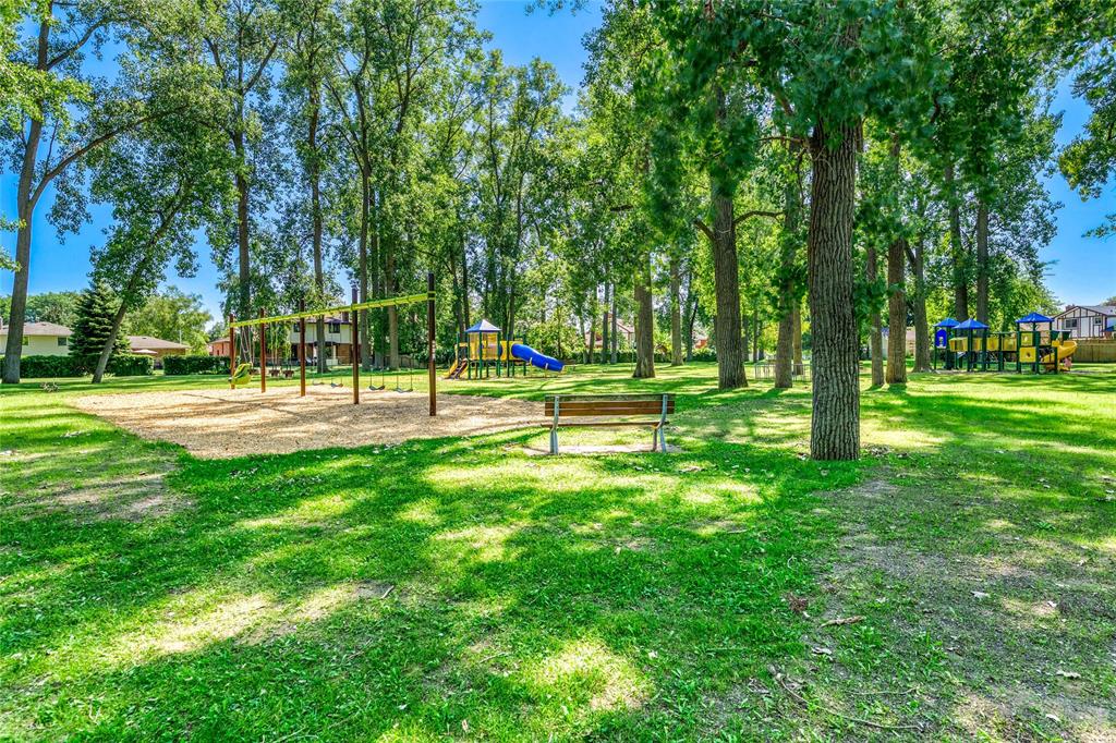402 TWIN LAKES Drive, Sarnia, Ontario, Canada photo 42