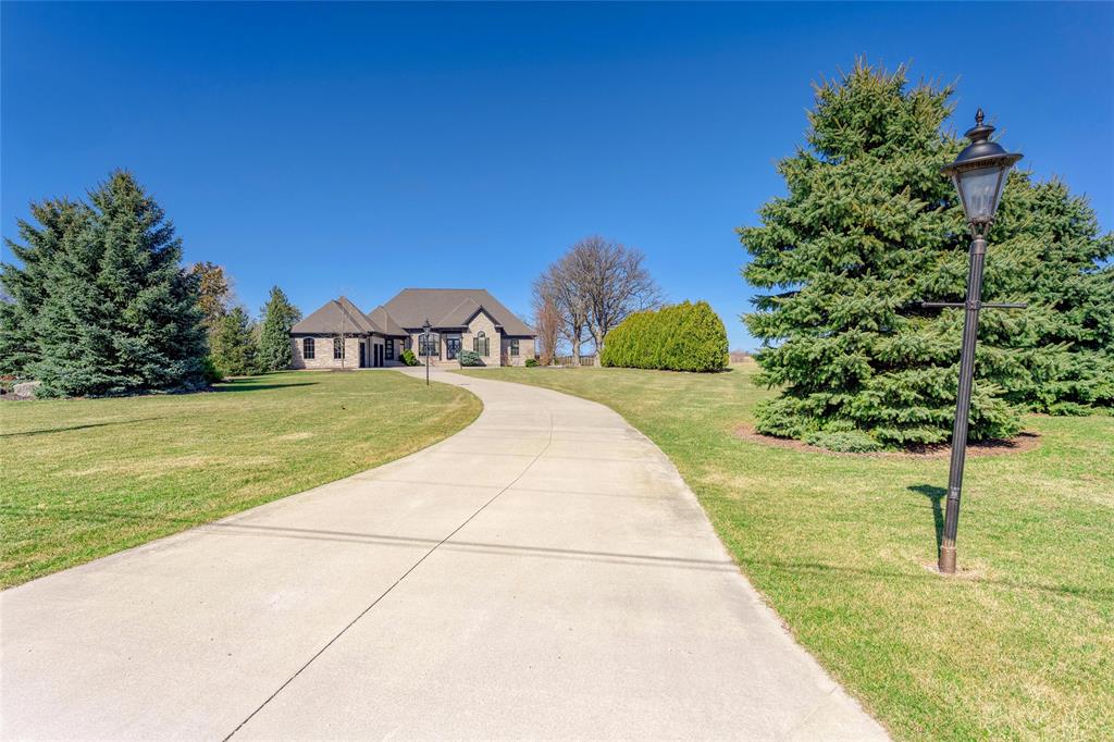 3698 EGREMONT Road, Plympton-Wyoming, Ontario, Canada photo 4