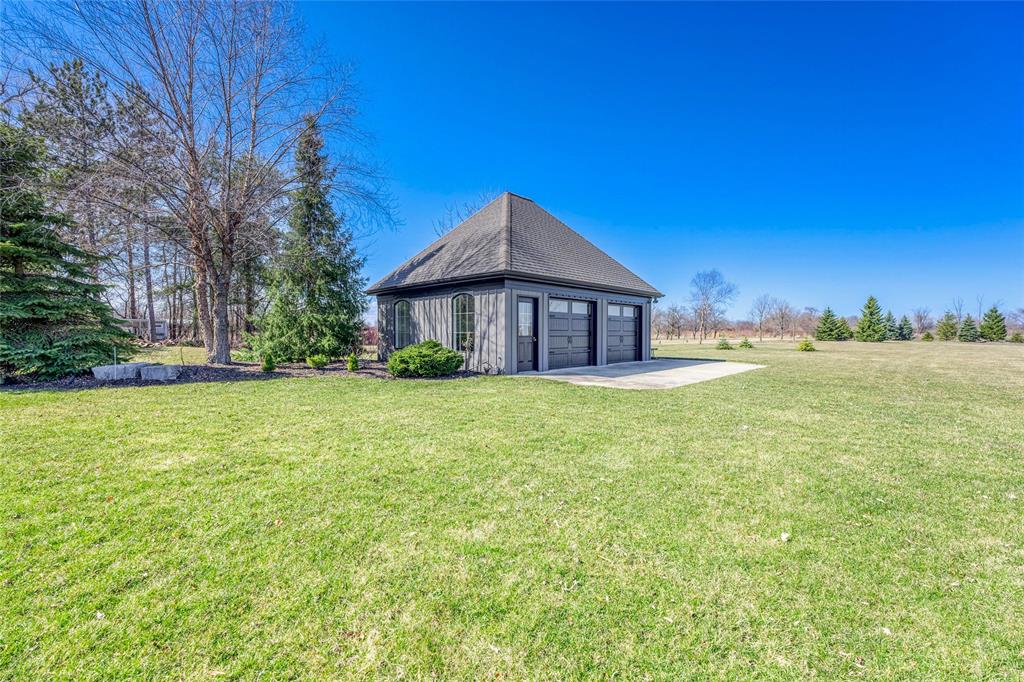 3698 EGREMONT Road, Plympton-Wyoming, Ontario, Canada photo 5