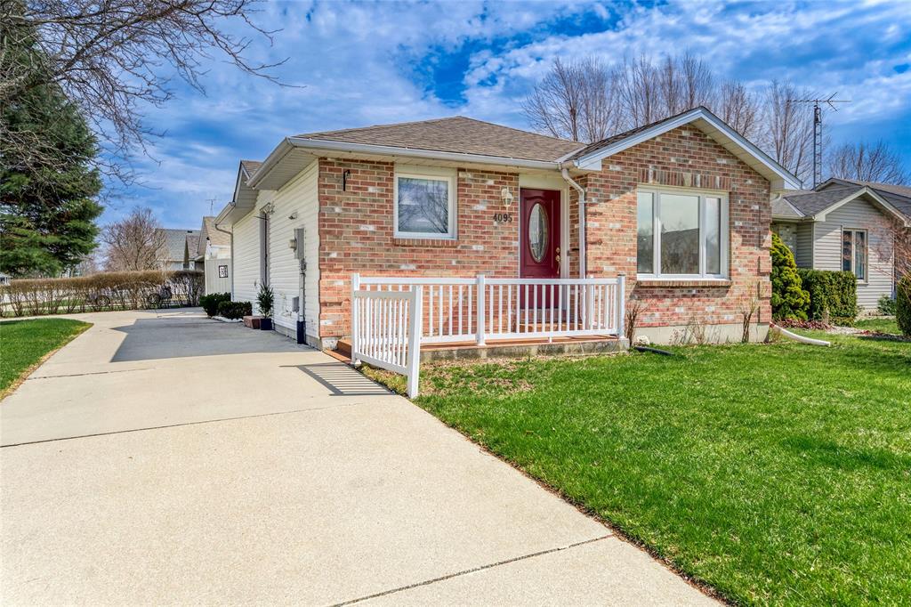 4095 Pine Crescent, Petrolia, Ontario, Canada photo 1