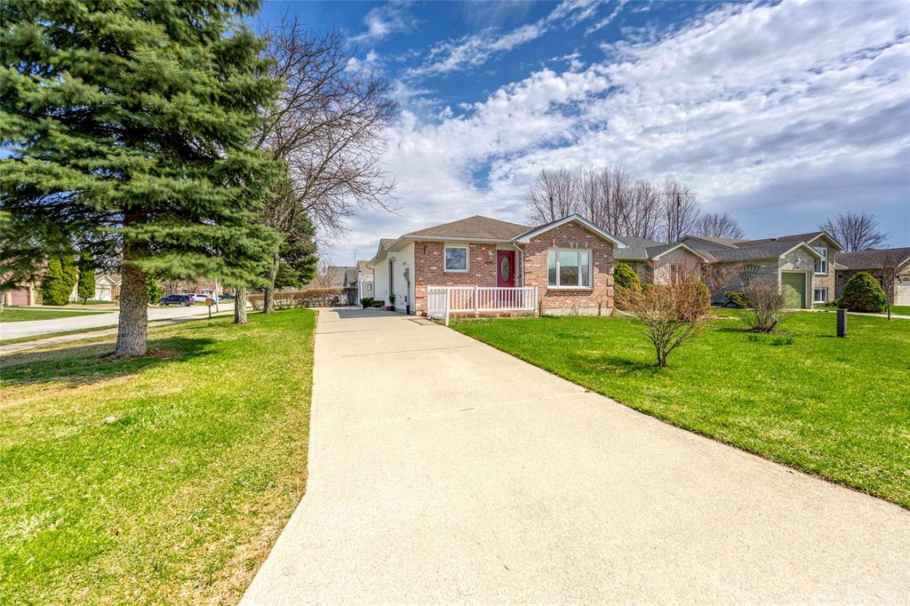 4095 Pine Crescent, Petrolia, Ontario, Canada photo 3