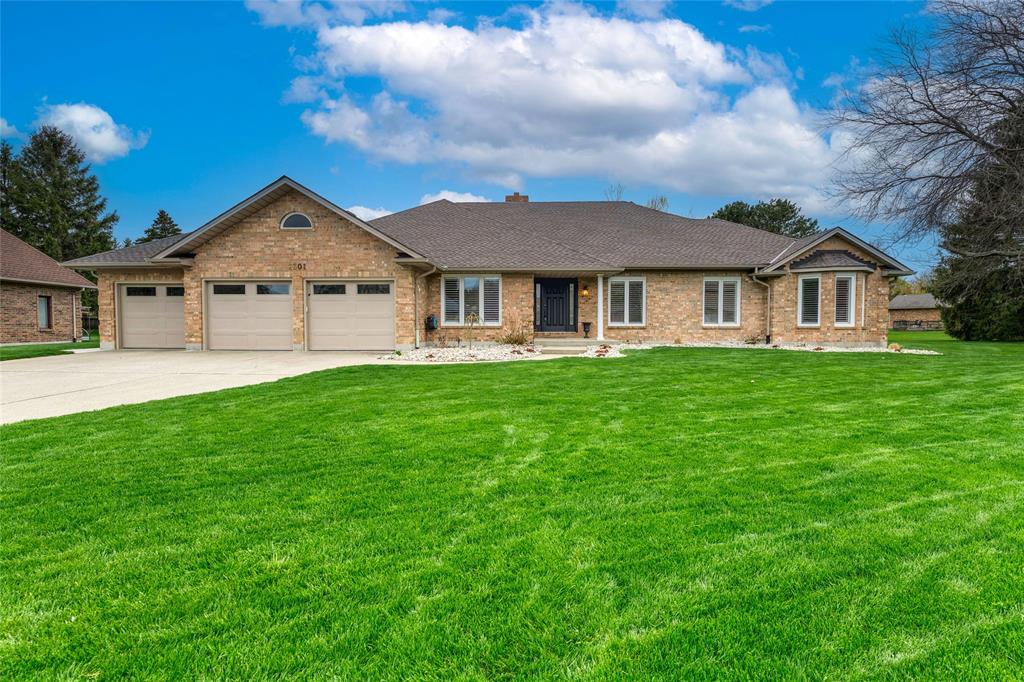 2301 Clearwater Court, Sarnia Ontario, Canada