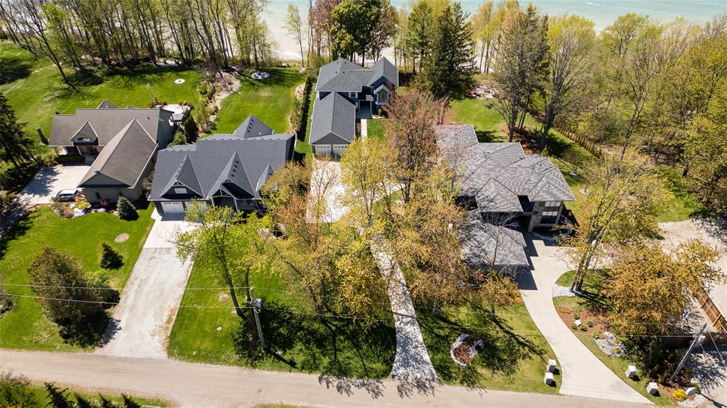 7392 IVY Lane, Plympton-Wyoming, Ontario, Canada photo 3