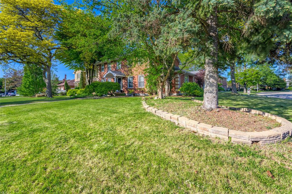 706 ESSER Crescent, Sarnia, Ontario, Canada photo 3