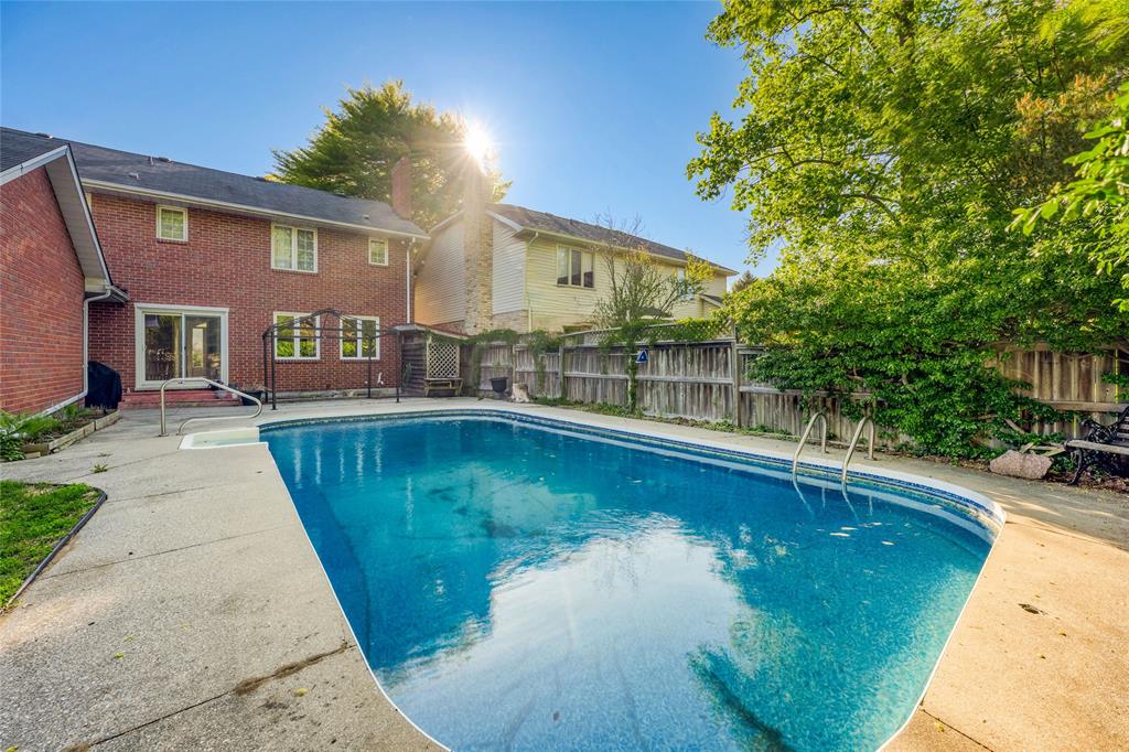 706 ESSER Crescent, Sarnia, Ontario, Canada photo 5
